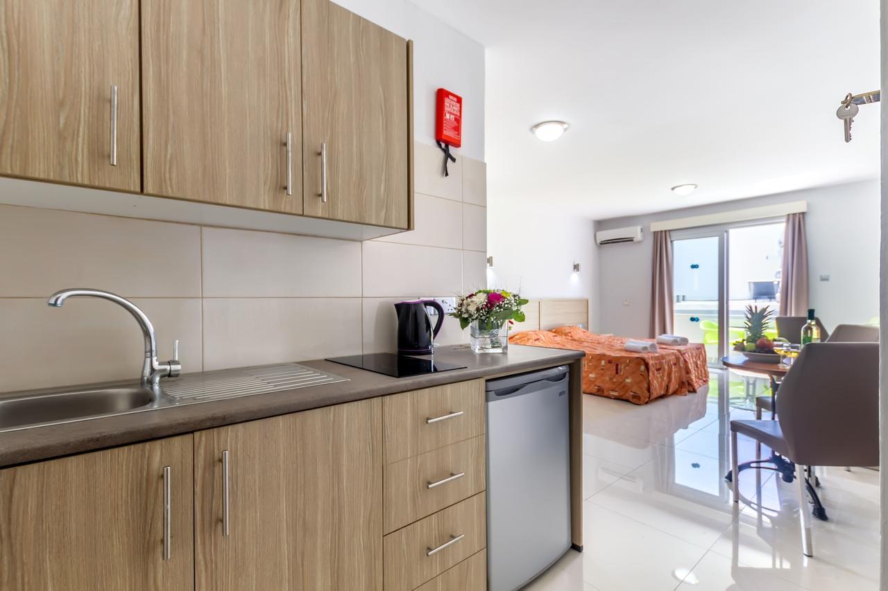 Paul Marie Hotel Apartments アヤナパ エクステリア 写真