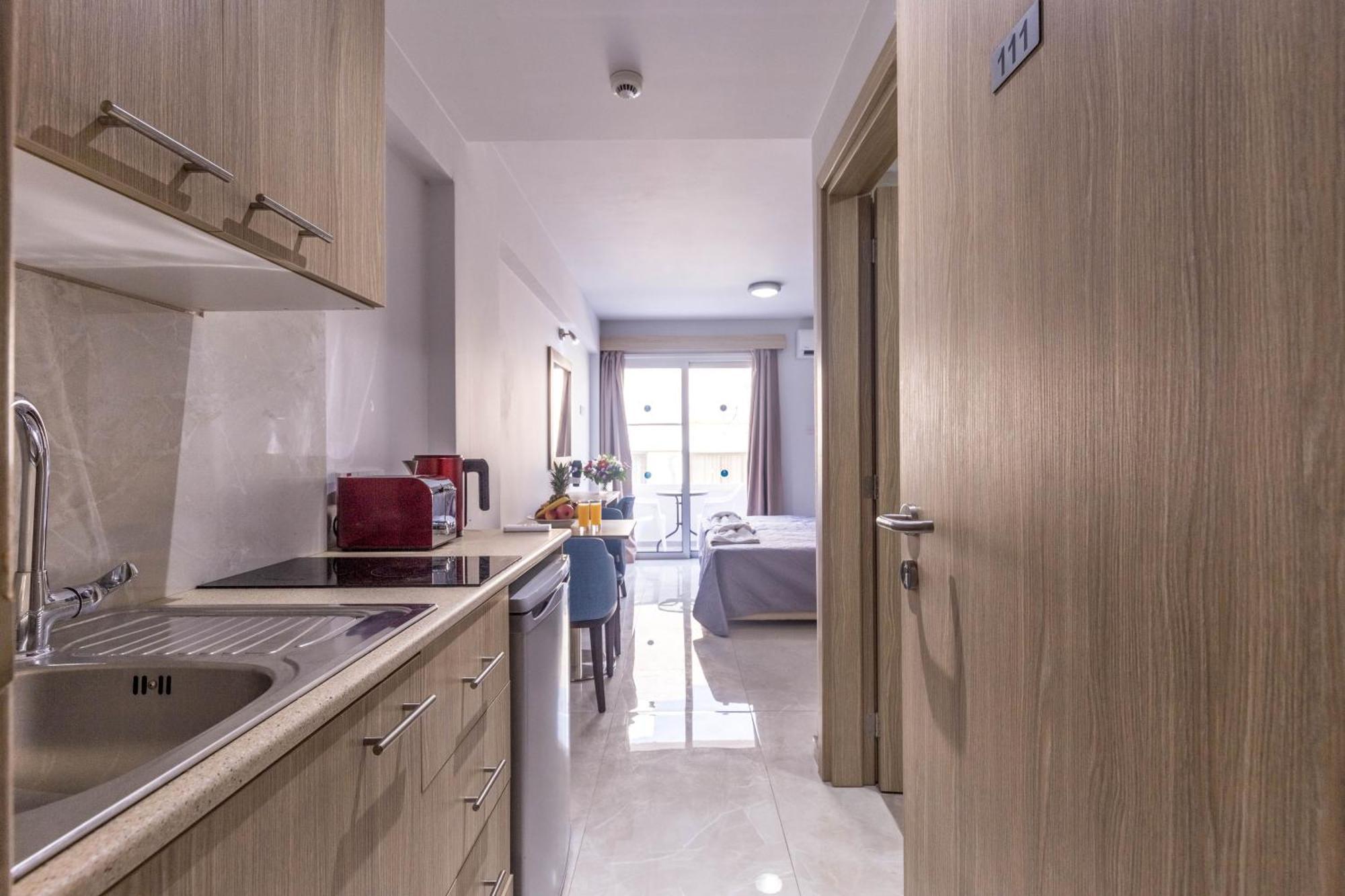 Paul Marie Hotel Apartments アヤナパ エクステリア 写真